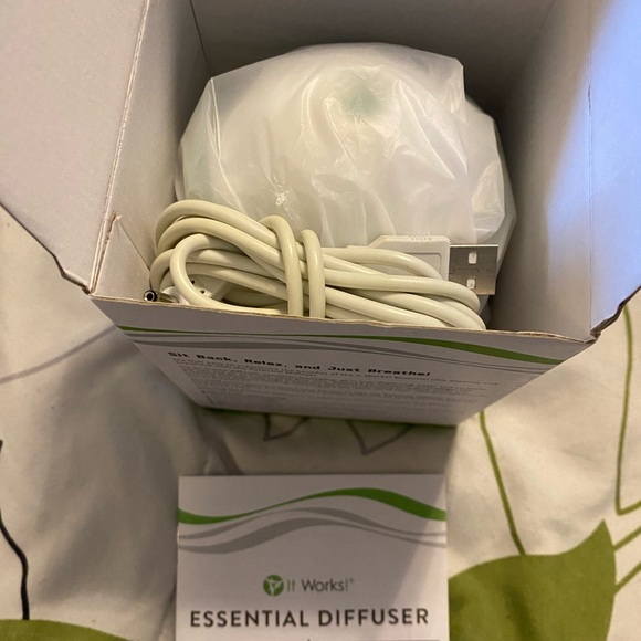❌SOLD❌ ITWORKS DIFFUSER - Picture 3 of 4